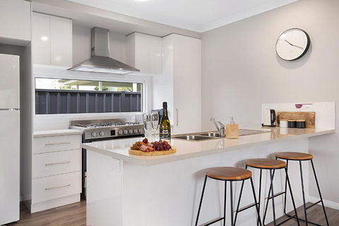Milawa Vineyard Views - Guesthouse 1 - Accommodation in Bendigo 0