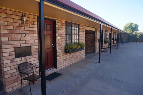 Miles Outback Motel - Accommodation in Bendigo 0