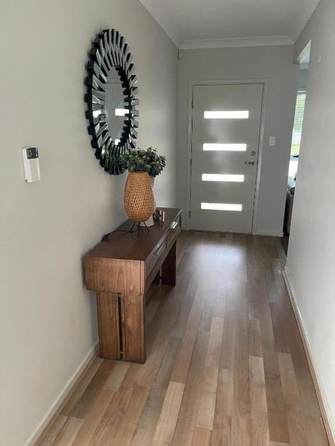 Modern Four Bedroom Holiday Home Available In Deebing Heights - Accommodation in Bendigo 0