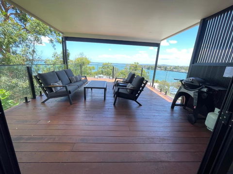 Mirrabooka Magic - Luxury By The Lake - Accommodation in Bendigo 0