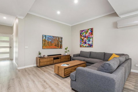 Modern Home Central To Everything - Accommodation in Bendigo 1