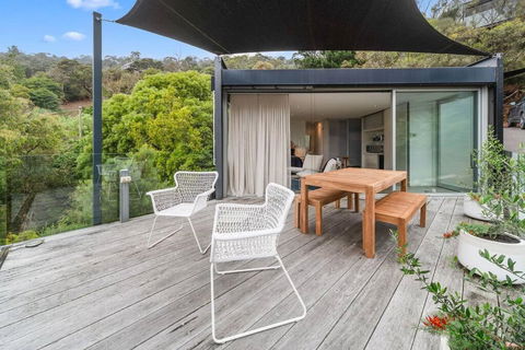 Modern Studio With Sweeping Views - Accommodation in Bendigo 0