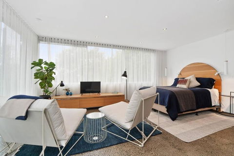 Modern Studio With Sweeping Views - Accommodation in Bendigo 2