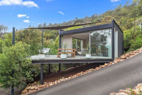 Modern Studio With Sweeping Views - Accommodation in Bendigo 3