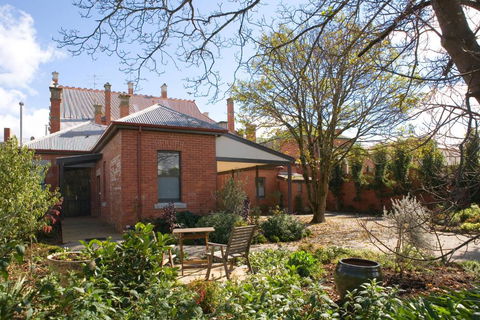 Mollisons - Accommodation in Bendigo 0
