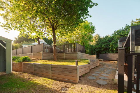 Mongolian Crafted Yurt With Private Spa And Spectacular Views - Accommodation in Bendigo 3