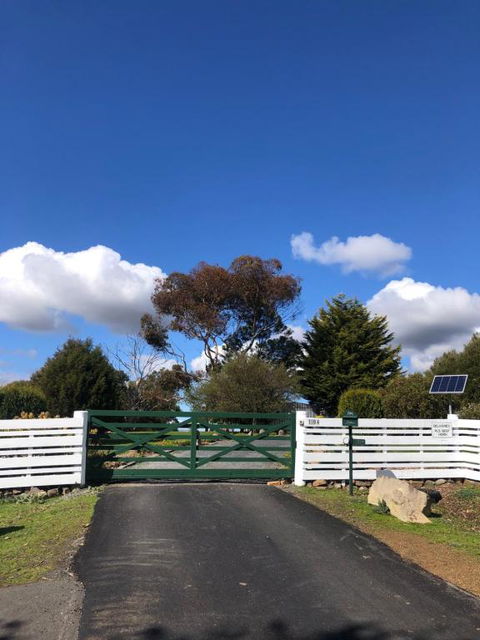 Montrose Holiday Cottage - Accommodation in Bendigo 0