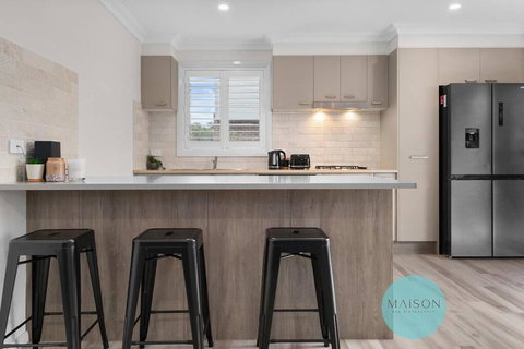 Modern Townhouse In The Heart Of Adamstown - Accommodation in Bendigo 0