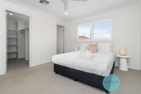 Modern Townhouse In The Heart Of Adamstown - Accommodation in Bendigo 1