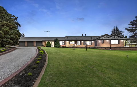 Mountain Culture Farm Stay - Pet Friendly - Accommodation in Bendigo 0