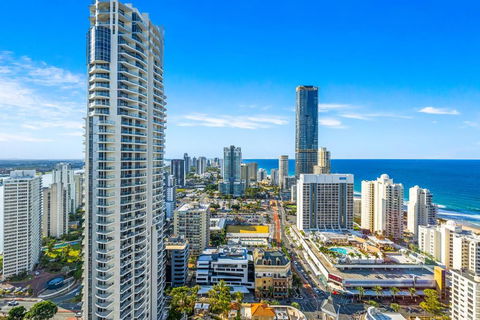 NEW Chevron Ocean Views Central Surfers. - Accommodation in Bendigo 3