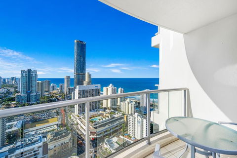 NEW Chevron Ocean Views Central Surfers. - Accommodation in Bendigo 0