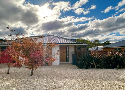 New Kingston Trampoline House - Accommodation in Bendigo 0