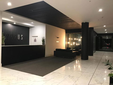 New Luxurious Skyview 2Bedroom Apartment Liverpool - Accommodation in Bendigo 0