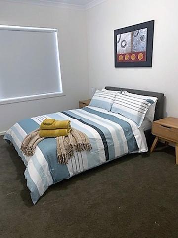 New Modern And Spacious In A Quiet Location Only 12 Min From The City - Accommodation in Bendigo 3
