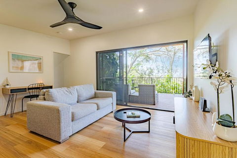 New - Our Treehouse Near Alex Beach - Accommodation in Bendigo 0