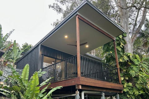 New - Our Treehouse Near Alex Beach - Accommodation in Bendigo 1