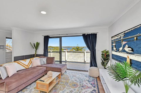 New Property Seabreeze Bungalow - Lakeview Sunset Delight At Sunshine On Lake Macquarie - Accommodation in Bendigo 2