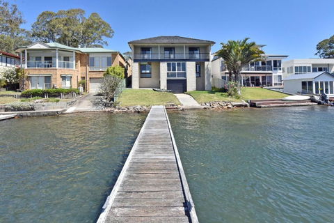 New Property Silverwater Serenity Shores Absolute Waterfront On The Lake - Accommodation in Bendigo 0