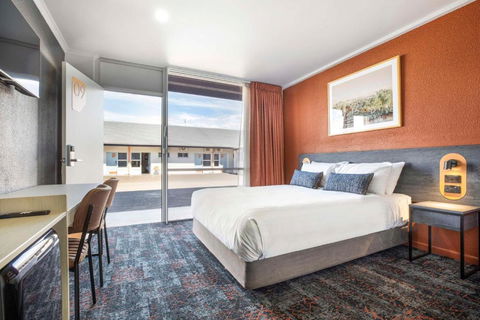 Nightcap At Horse & Jockey Hotel Warwick - Accommodation in Bendigo 0