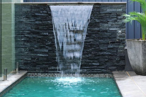 Newtown Vibes With Pool & Parking - Accommodation in Bendigo 0