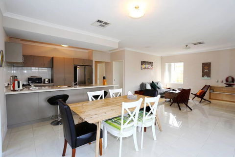 Nice And Neat House For Your Journey - Renovated - Accommodation in Bendigo 0