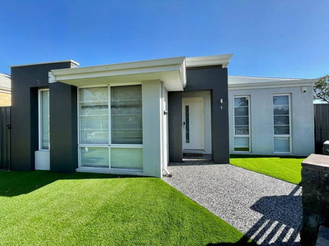 Nice And Neat House For Your Journey - Renovated - Accommodation in Bendigo 2