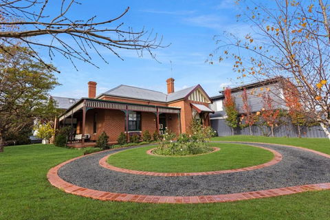 Noble View - Accommodation in Bendigo 0
