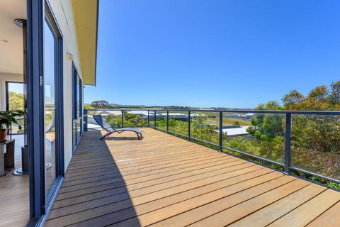 Ocean & Country Views, Spa, Pets Welcome, Fireplace - Your Ocean Oasis 10 Minutes To Phillip Island - Accommodation in Bendigo 2