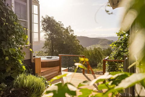 Olive Hill Spa, Views & Home Cinema - Accommodation in Bendigo 0