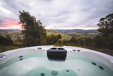 Olive Hill Spa, Views & Home Cinema - Accommodation in Bendigo 1