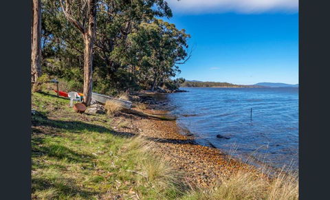On The Huon River - Accommodation in Bendigo 1