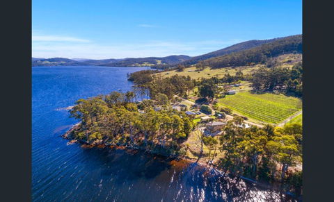 On The Huon River - Accommodation in Bendigo 2
