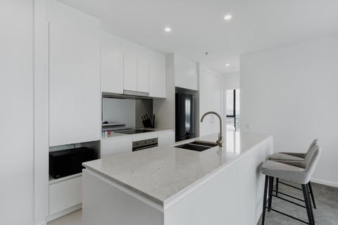 Panoramic Lake View 2-Bed With Pool, Gym And BBQ - Accommodation in Bendigo 2