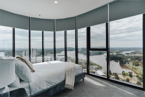 Panoramic Lake View 2-Bed With Pool, Gym And BBQ - Accommodation in Bendigo 0