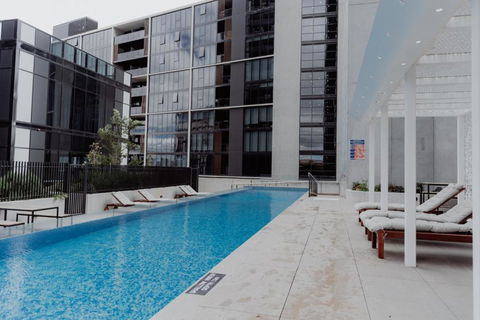 Panoramic Lake View 2-Bed With Pool, Gym And BBQ - Accommodation in Bendigo 3