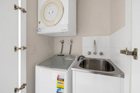 Panoramic Views At Harbour Light On The Waterfront - Accommodation in Bendigo 3