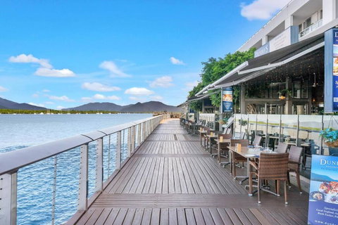 Panoramic Views At Harbour Light On The Waterfront - Accommodation in Bendigo 2