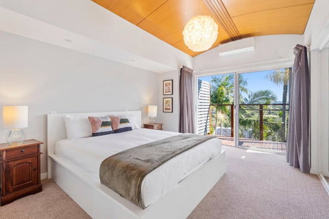 Paradise Palms - Resort Retreat With Panoramic Views - Accommodation in Bendigo 1