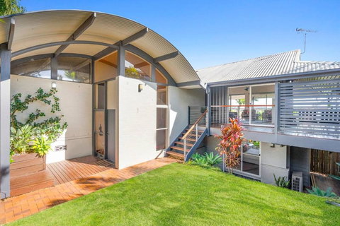 Paradise Palms - Resort Retreat With Panoramic Views - Accommodation in Bendigo 2