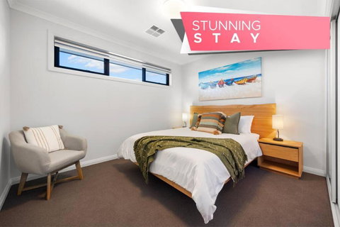 Paradise Point - 4BR Relaxing Coastal Retreat - Accommodation in Bendigo 0
