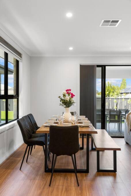 Paradise Point - 4BR Relaxing Coastal Retreat - Accommodation in Bendigo 1