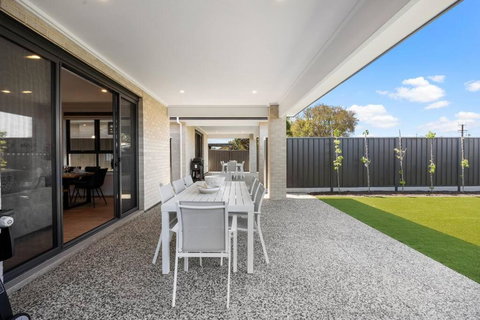 Paradise Point - 4BR Relaxing Coastal Retreat - Accommodation in Bendigo 2