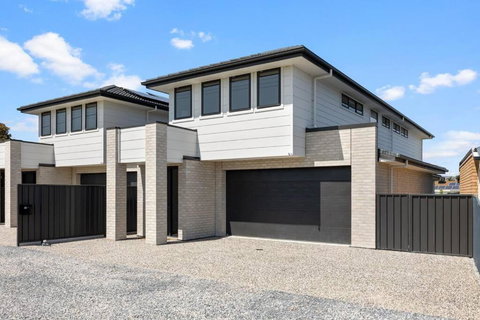 Paradise Point - 4BR Relaxing Coastal Retreat - Accommodation in Bendigo 3