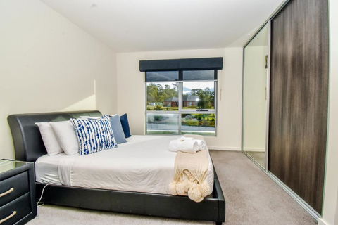 Paradise Point - Entire Home In Clarence Point, Tasmania Australia, 10 Guests 7 Bedrooms 7 Beds 3 Baths - Accommodation in Bendigo 2