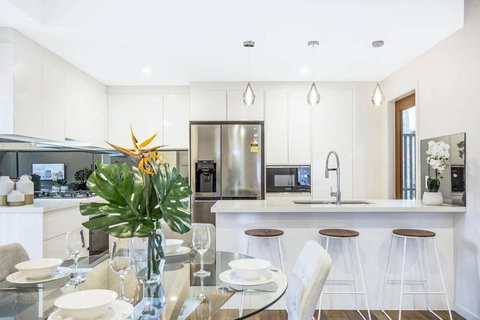 Park Avenue Townhouse Retreat Brisbane Sleeps 10 - Accommodation in Bendigo 1