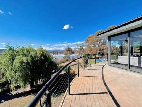 Peaceful House With Great Ocean & Mountain View - Accommodation in Bendigo 3
