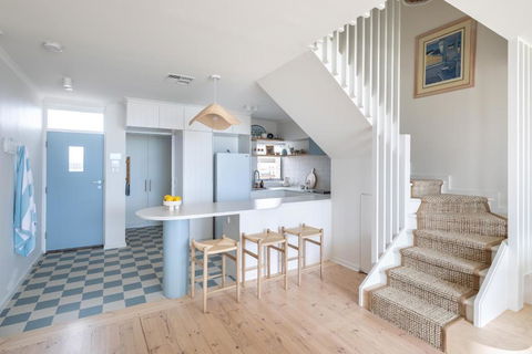 Pearl, Designer Beachfront Retreat, Semaphore Park - Accommodation in Bendigo 1