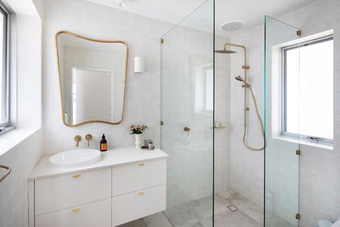 Pearl, Designer Beachfront Retreat, Semaphore Park - Accommodation in Bendigo 2