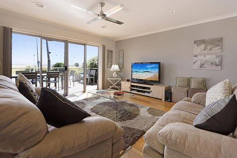 Pelican Landing - Accommodation in Bendigo 0